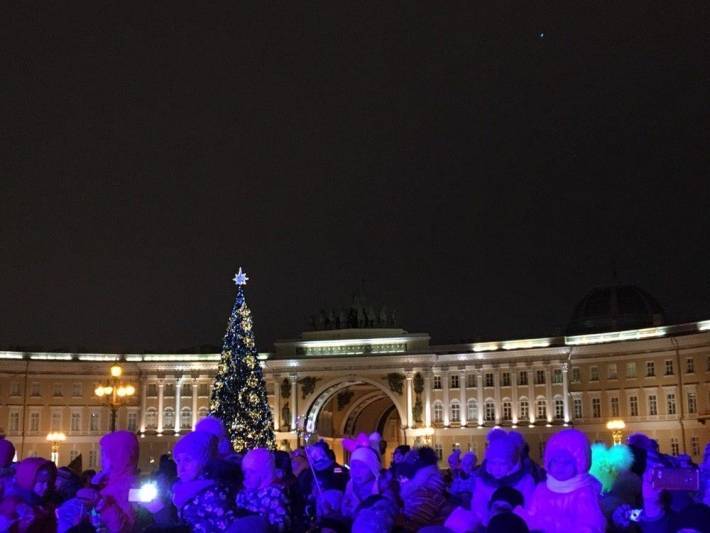 Новогоднюю ночь в центре Петербурга встретили 2 млн человек
