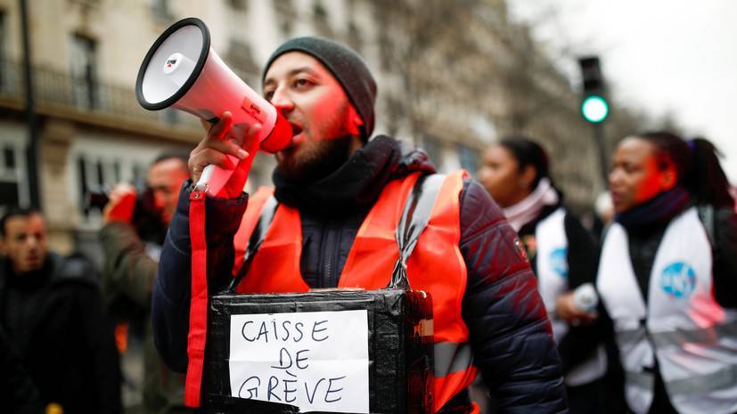 В Париже полиция применила слезоточивый газ против протестующих
