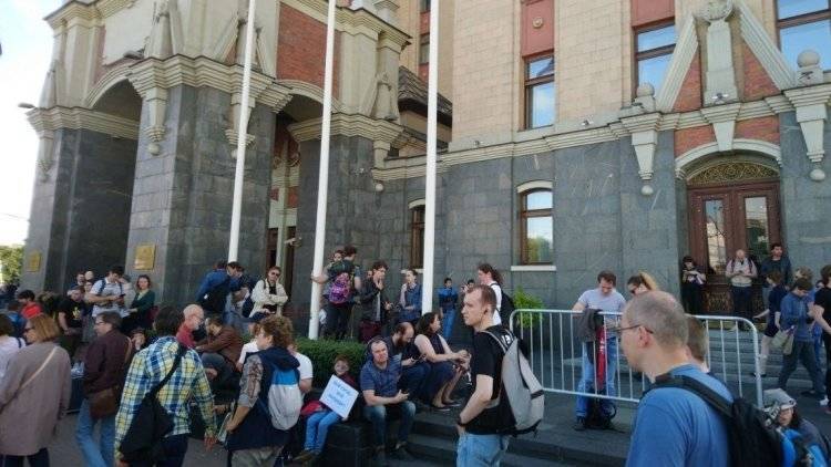 Семья покойного Маркелова призвала либералов не эксплуатировать его имя для митингов