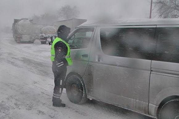 Свердловское УГИБДД рекомендовало отказаться от машин на время снегопада