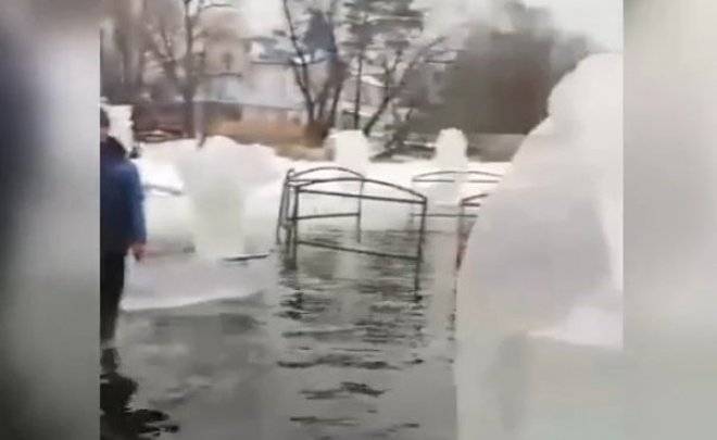 В Раифском монастыре в Татарстане сняли на видео растаявший ледовый городок
