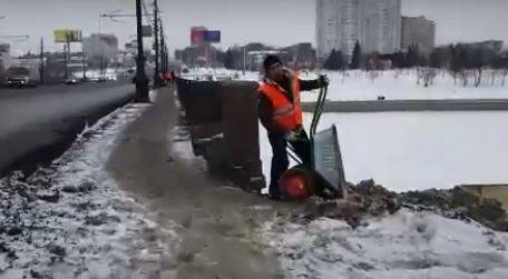 Власти Челябинска разобрались со сбросом снега в реку Миасс, но не говорят, кто это сделал