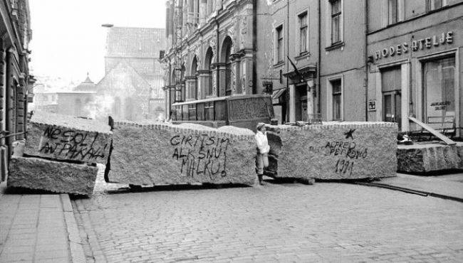 В Риге вспоминают баррикады 1991 года, клянутся «защитить Латвию»