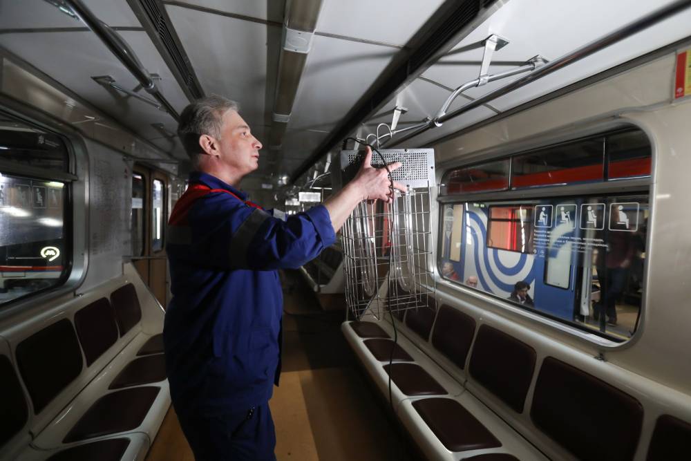 Почти 3 тысячи вагонов с новой системой обеззараживания курсируют в метро Москвы