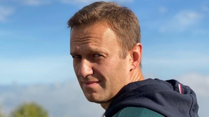 Навальный назвал налоговую службу РФ миграционной и запутался при подсчете долларов