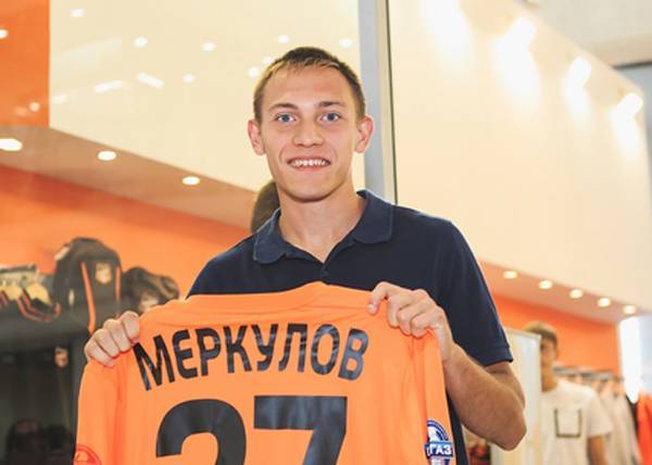 Защитник "Урала" Меркулов переведен в дубль - причиной может быть конфликт с президентом клуба