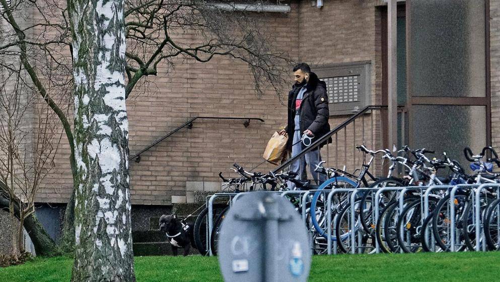 Суд отменил депортацию: сторонник ИГ свободно гуляет по Геттингену со своей собакой