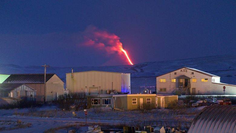 На Аляске вулкан Шишалдина выбросил столб пепла высотой около 10 километров