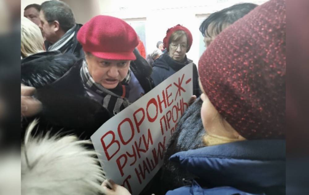 СМИ сообщили о попытке взять штурмом районную администрацию в Мурманске