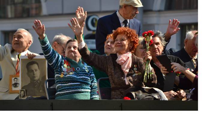 Более 350 тысяч петербуржцев получат выплаты к 75-летию Победы