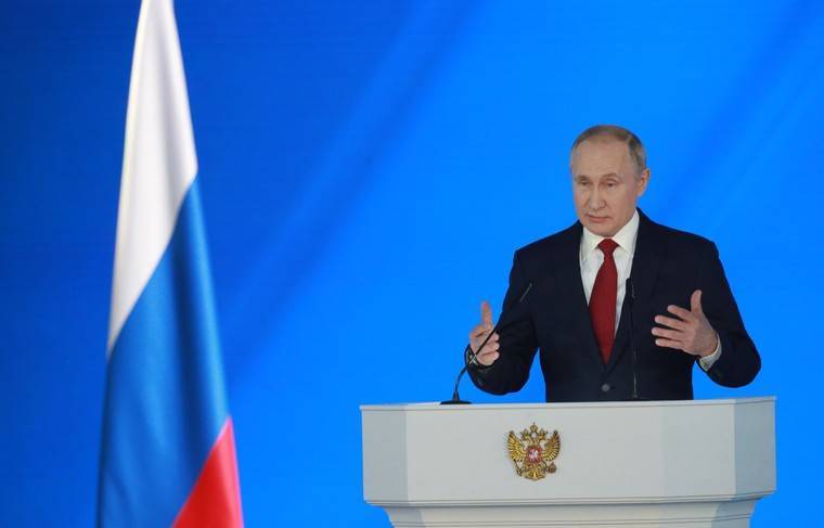Путин поручил улучшить в России процесс адаптации мигрантов