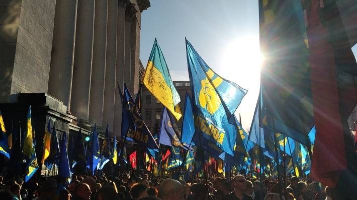 Политолог Журавлев считает, что националисты обесценят вклад США в демократизацию Украины