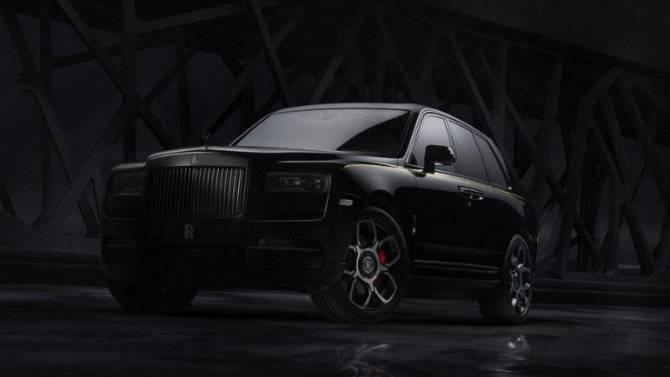 В России появился Rolls-Royce Cullinan Black Badge