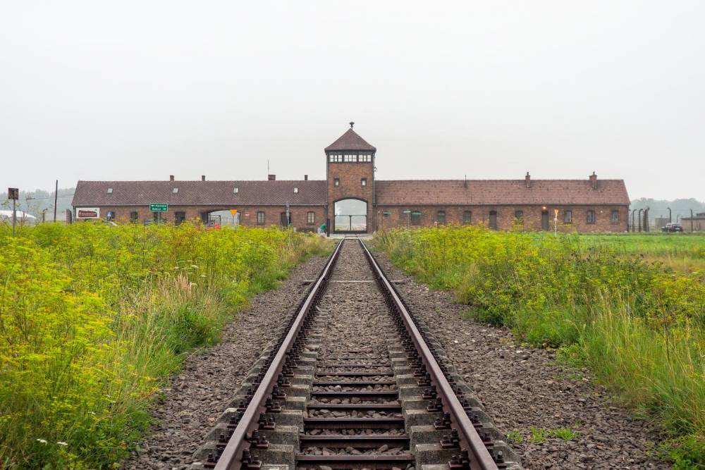 Саудовский священнослужитель едет в Освенцим помолиться за жертв Холокоста