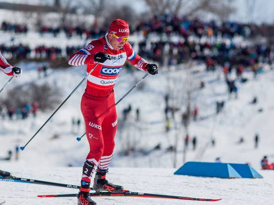 Российский лыжник Большунов сделал золотой дубль на этапе Кубка мира