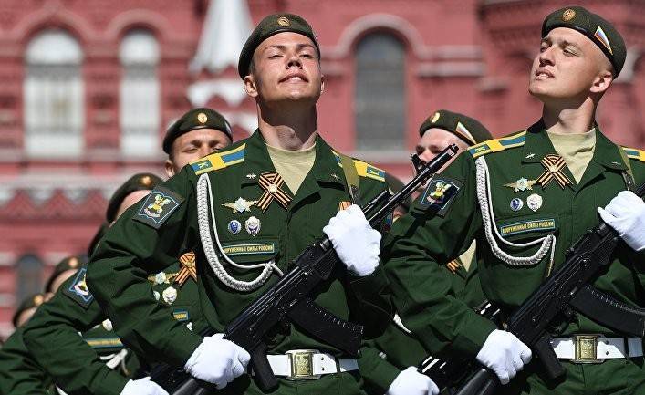 Jutarnji list: парад Победы в Москве — это торжество путинской идеологии