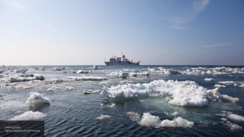 Траулер загорелся в Охотском море недалеко от Магадана