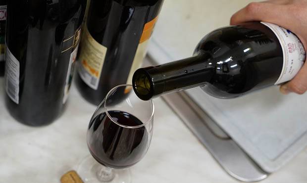 Принадлежащая РПЦ фирма регистрирует торговые марки для производства вина и открытия казино