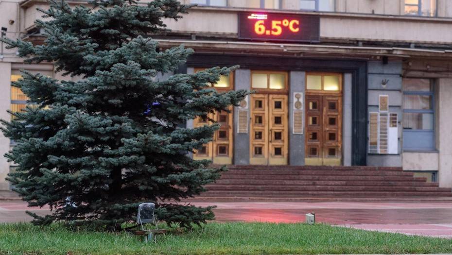 В Гидрометцентре объяснили аномально теплую погоду в России