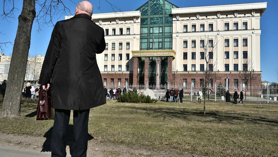 В Петербурге эвакуируют суды после сообщений о минировании