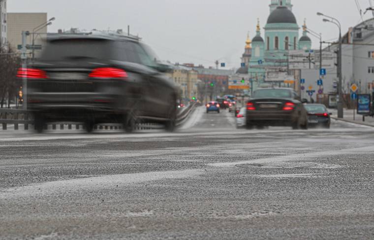 Москвичей предупредили о возможной гололедице на автодорогах города