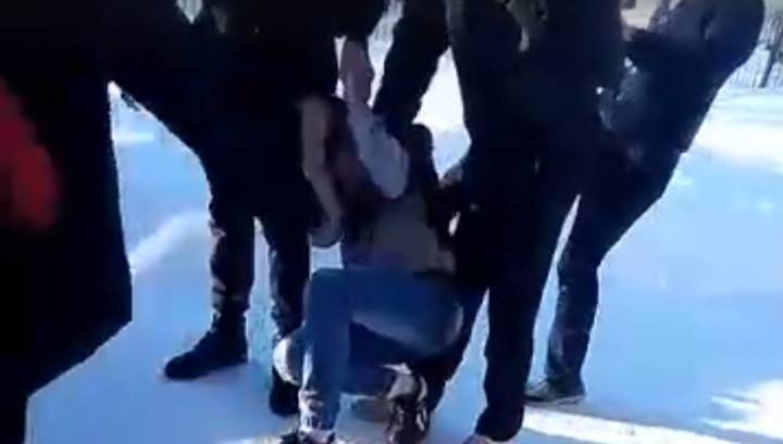 "Загасили, потому что он лох!": СКР проверяет избиение школьника в Свердловской области
