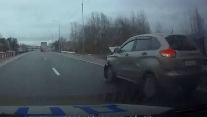 Полицейские Вологодской области обстреляли скрывающийся с места ДТП разбитый автомобиль