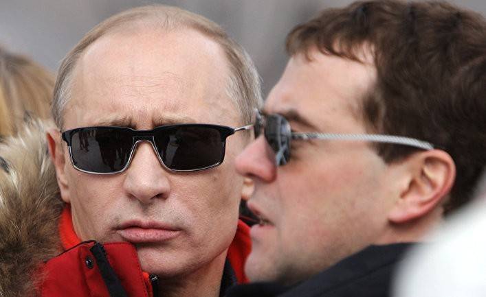 Bloomberg: Путин оставил Медведева ни с чем