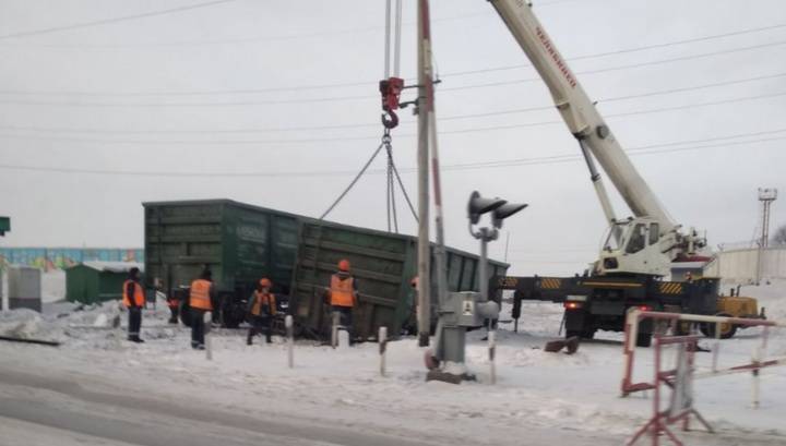 В Кемеровской области автобус протаранил товарный поезд на переезде. Видео