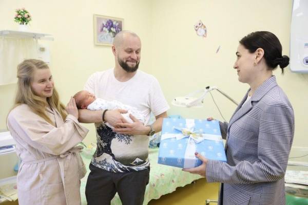 На Сахалине решили выплачивать еще по 150 тысяч при рождении первенца и по 250 тысяч при рождении второго ребенка