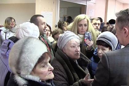 Десятки возмущенных россиян ворвались в городскую администрацию