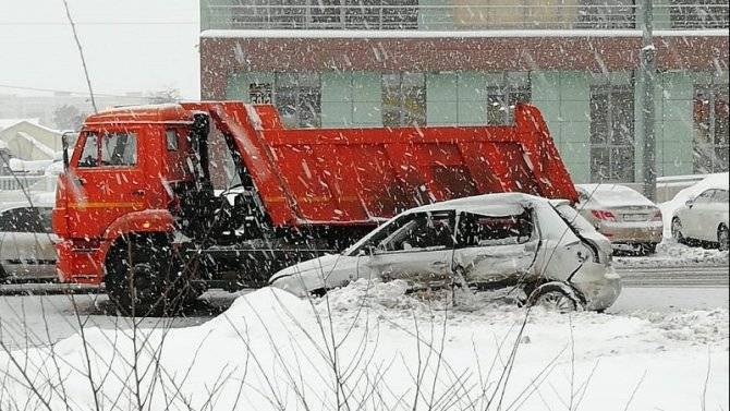 Женщина погибла в ДТП с КамАЗом в Оренбурге