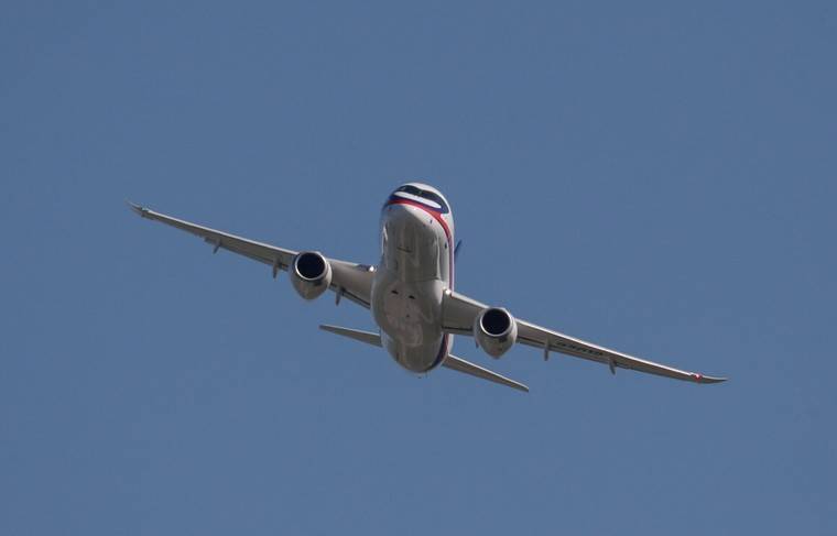 SSJ-100 совершил вынужденную посадку в аэропорту Ростова