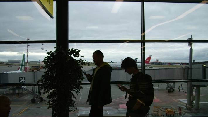 Аэропорты России усилили досмотр китайских туристов из-за нового типа коронавируса
