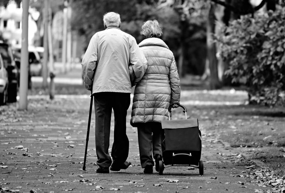 В США супруги прожили вместе 65 лет и умерли в один день, держась за руки