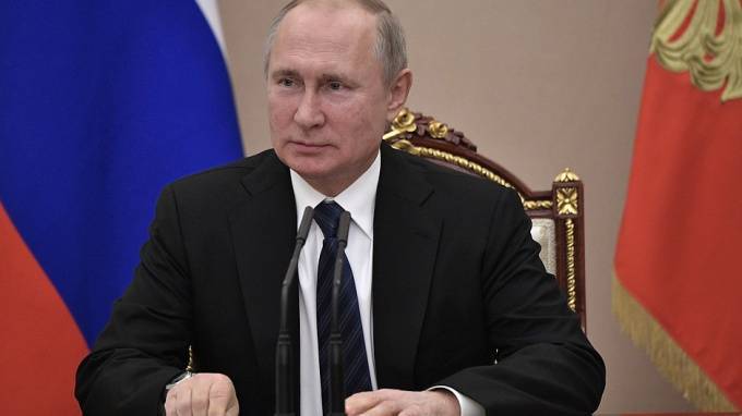 Петербургский бизнесмен купил портрет Путина за 400 тыс. евро купил