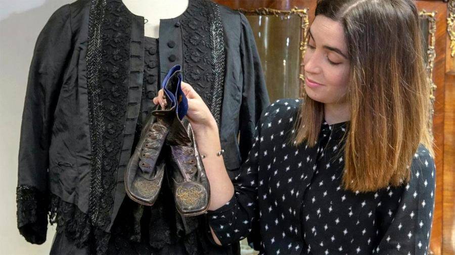 На аукционе в Великобритании продали панталоны, чулки и корсеты королевы Виктории