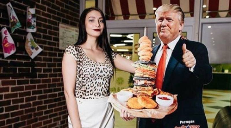 Дональд Трамп с подносом еды «одобрил» ресторан в Сыктывкаре (фото)