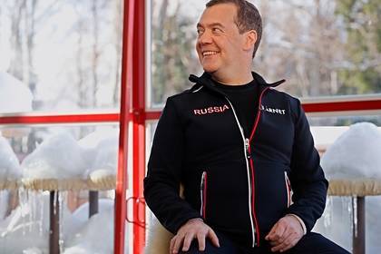 Медведев поздравил новое правительство