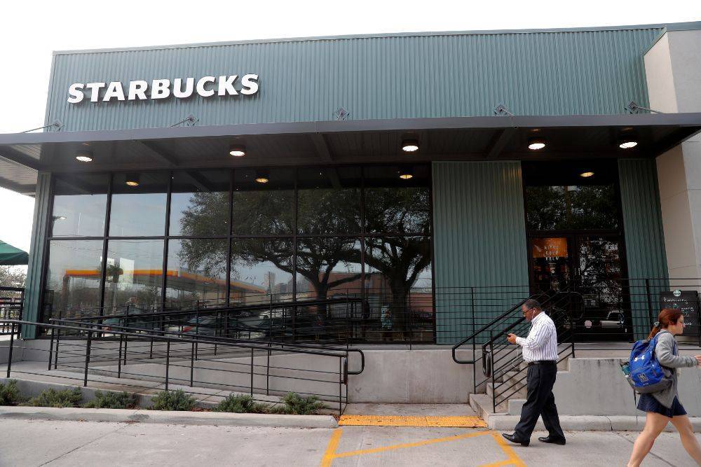 Starbucks планирует к 2030 году сократить выбросы углерода на 50%