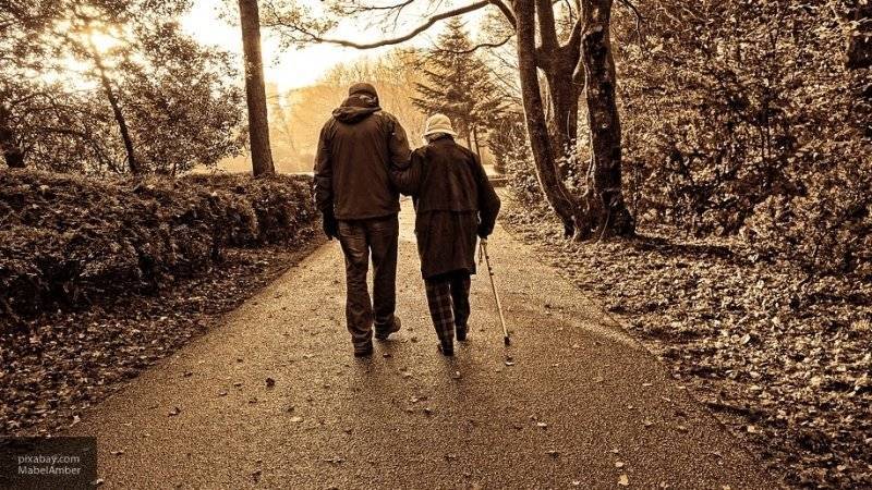 Прожившие вместе 65 лет супруги скончались в один день в доме престарелых в США