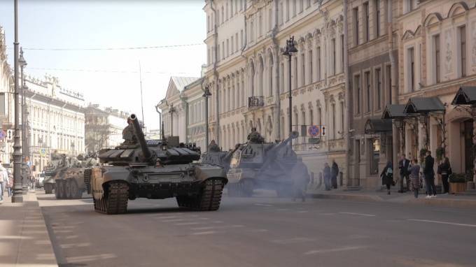 На Дворцовой площади выставят ретроавтомобили времен войны - piter.tv - Санкт-Петербург