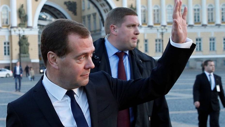 "Желаю эффективного решения задач": Медведев поздравил правительство Мишустина