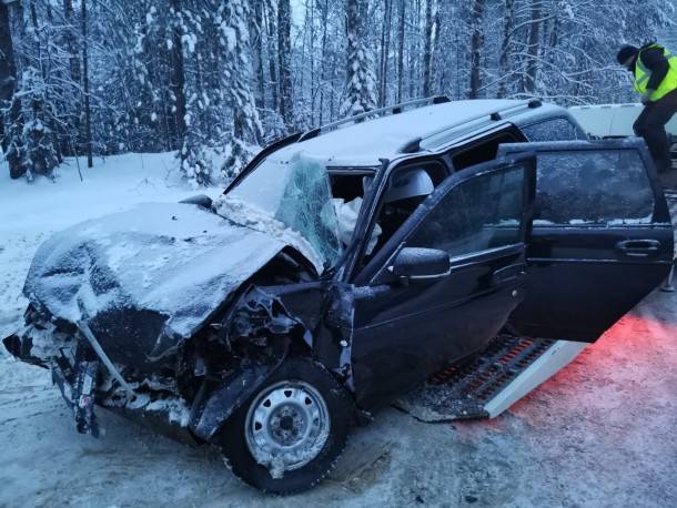 Под Сосногорском в лобовом столкновении машин пострадали пять человек