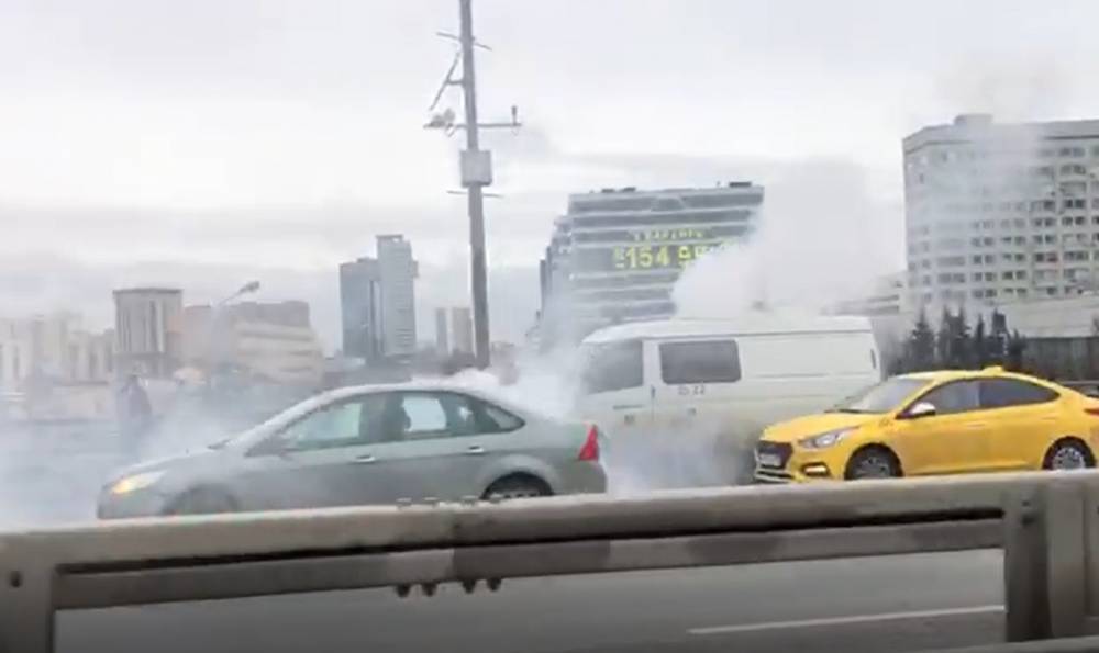 Автомобиль загорелся около Лефортовского тоннеля в Москве