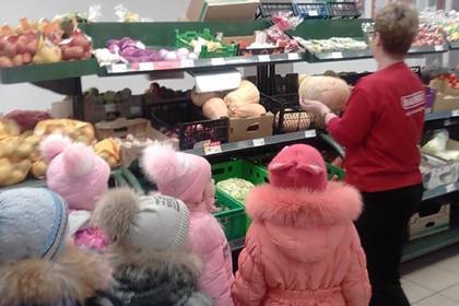 В российском городе детям устроили экскурсию по супермаркету и показали еду