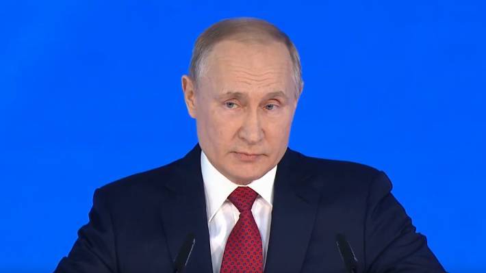Путин заявил, что деньги на соцпособия выделяются с опережением