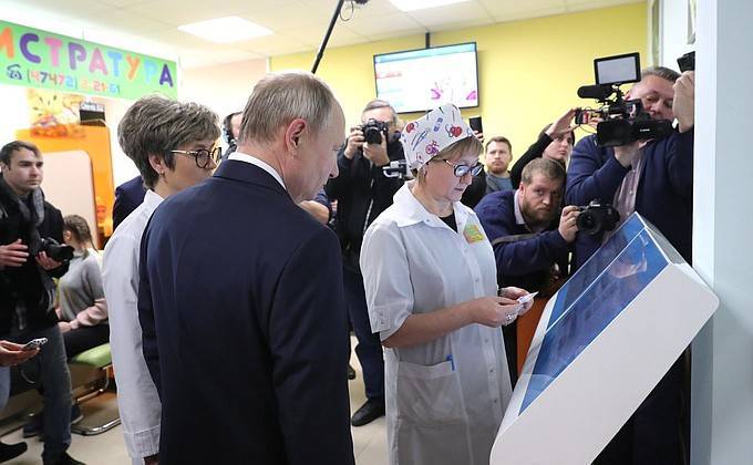 Владимир Путин ознакомился с объектами социальной инфраструктуры Усманского района Липецкой области