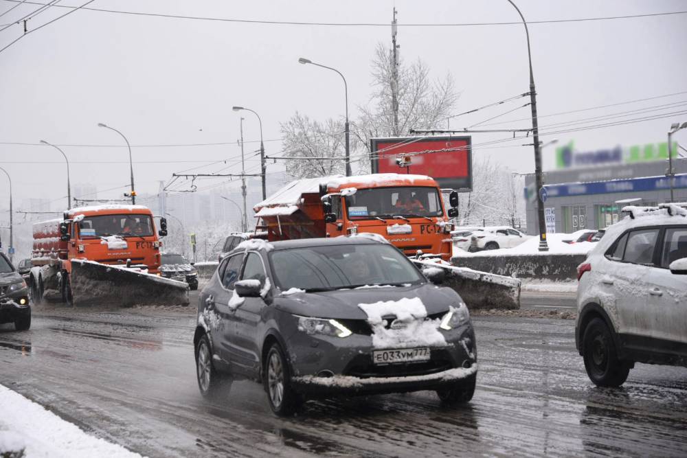 Москвичей призвали быть осторожными на дорогах из-за снегопада