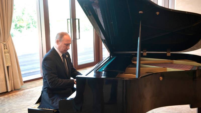 Путин стал «начальником по искусству» для музыкальной школы в Усмани